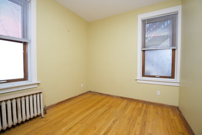 Building Photo - 1002 Beloit Ave