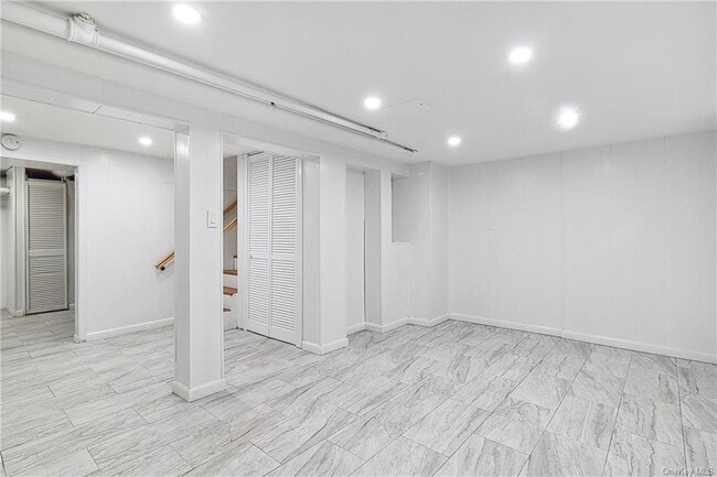 Building Photo - 25 Armourvilla