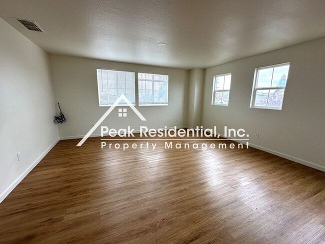 Building Photo - 1811 Waterfall Dr