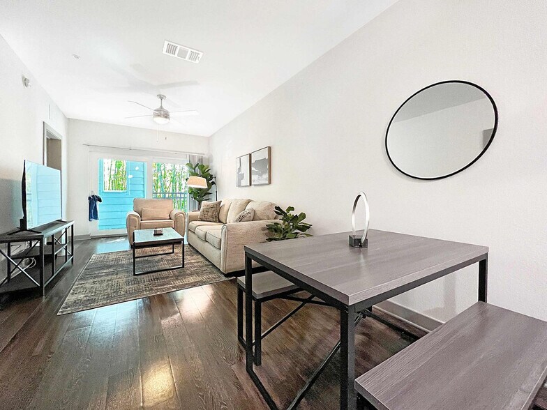 Building Photo - 124 S Morgan St