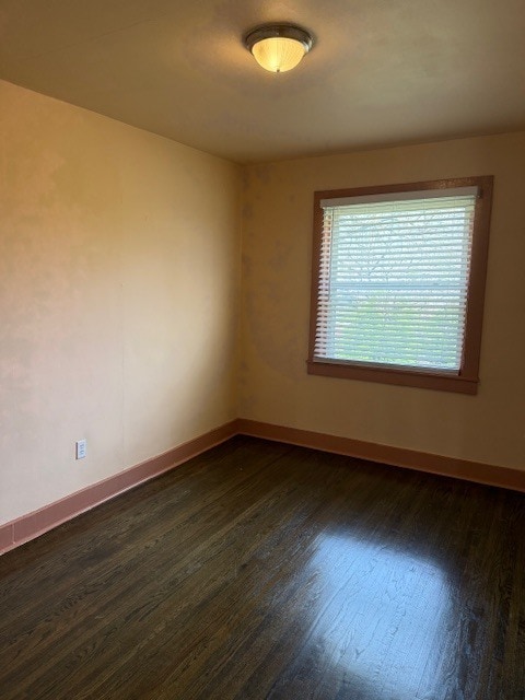 Building Photo - Quaint 2BR/1BA duplex with real wood floors!
