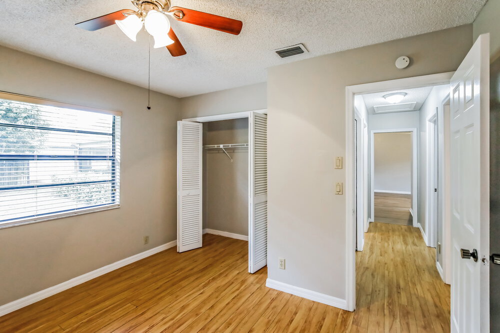 Building Photo - 518 Azure Ave