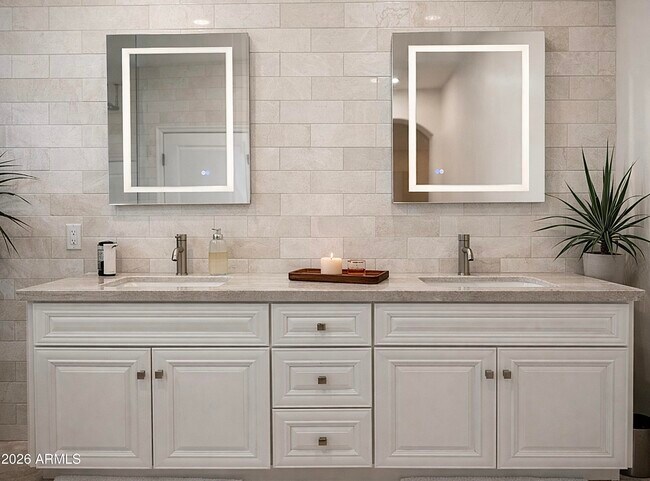 Building Photo - 10757 N 74th St