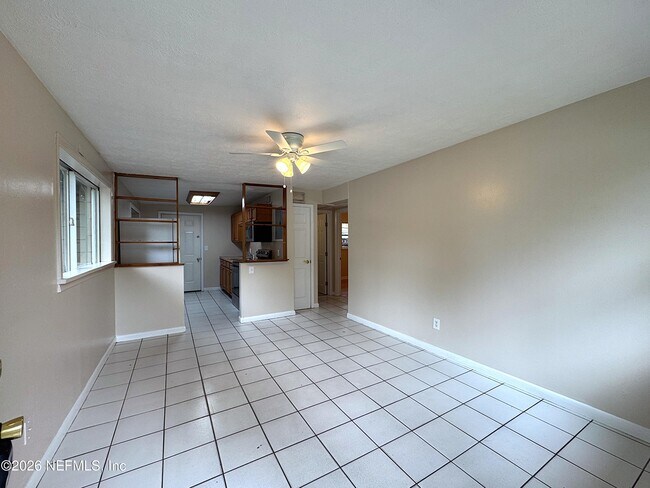 Building Photo - 4464 Spring Glen Rd