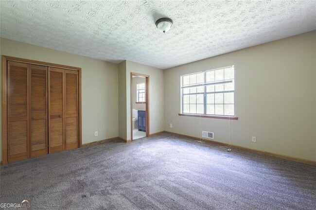 Building Photo - 310 Summerwood Dr