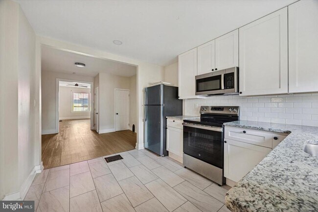 Building Photo - 6002 W Thompson St