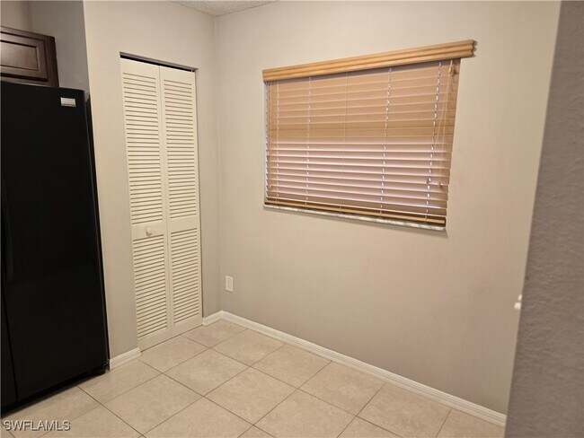 Building Photo - 605 Squire Cir