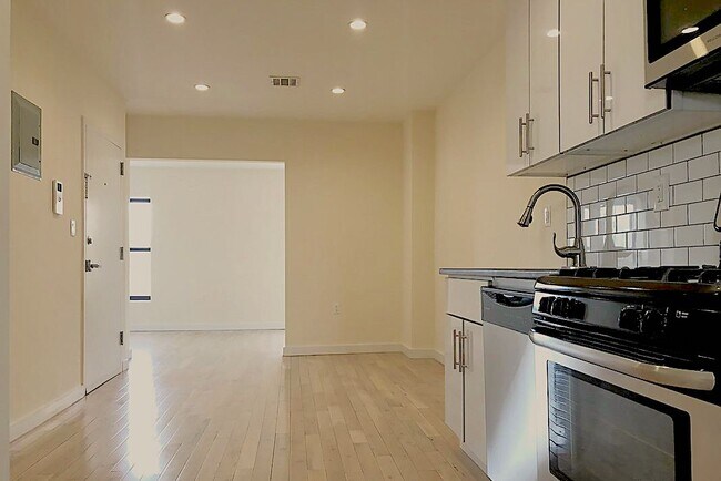 Primary Photo - 655 Greene Ave