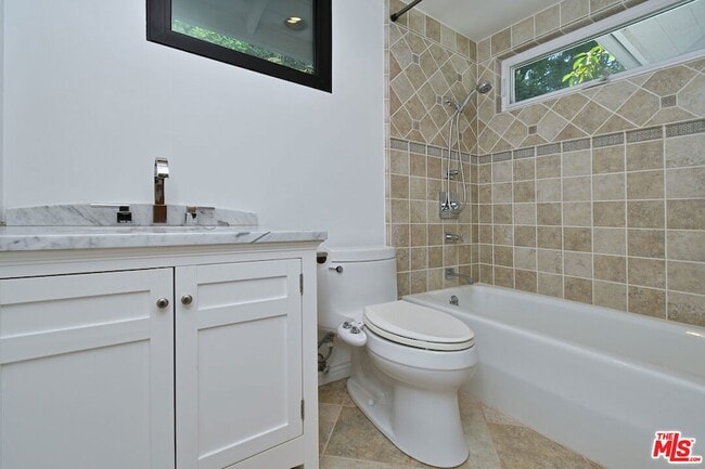 Building Photo - 2145 Linda Flora Dr