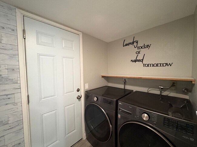 Building Photo - Beautiful 4B/3BA Home in Encinitas!