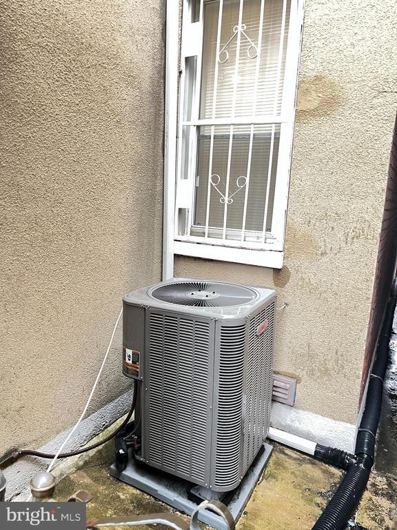 Building Photo - 516 N Patterson Park Ave