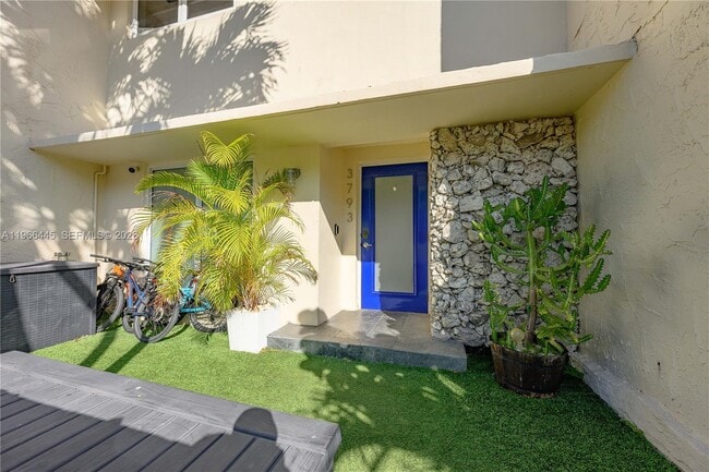 Building Photo - 3793 NE 170th St