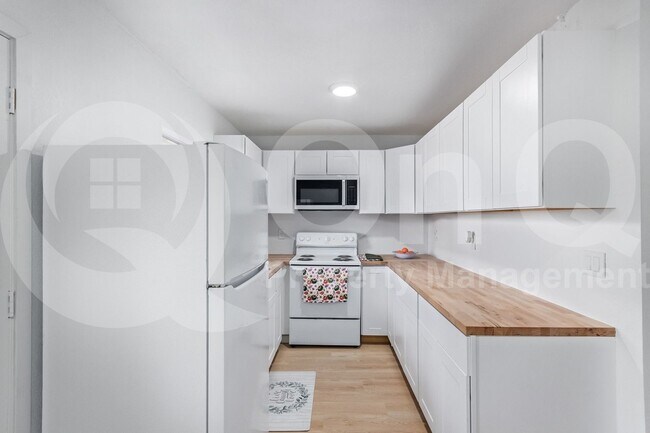 Building Photo - 3526 W Dunlap Ave