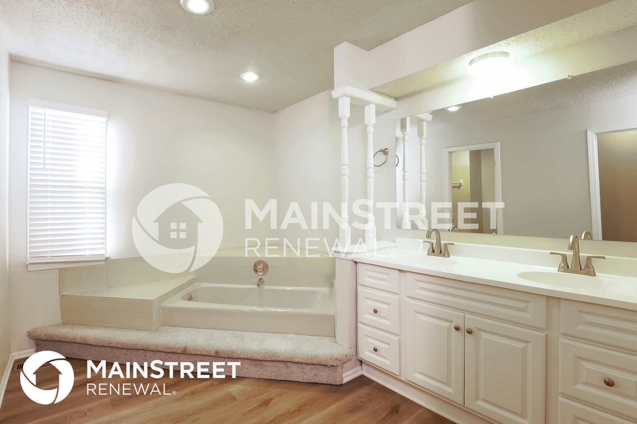 Building Photo - 1122 E Sleepy Hollow Dr