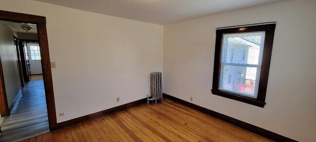 Building Photo - 10-12-12 Brookway Terrace