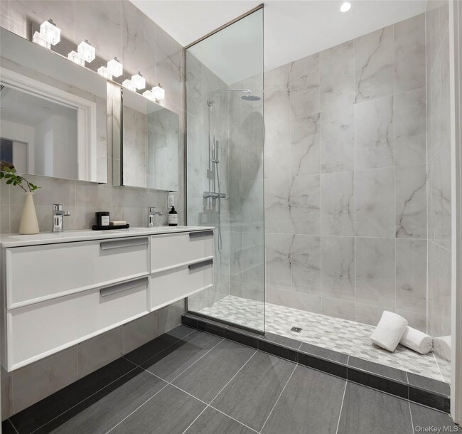 Building Photo - 128 W 26th St