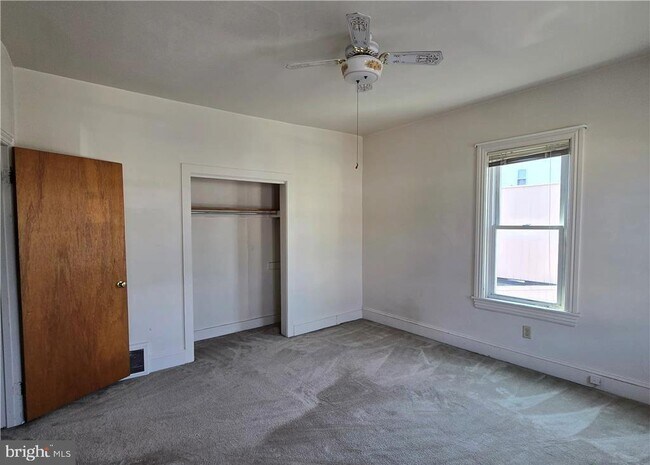 Building Photo - 632 Linden St