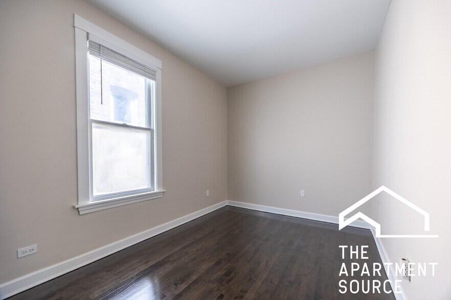Building Photo - 3310 W Berteau Ave