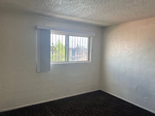 Building Photo - Affordable 2 Bedroom Condo in Central Las Vegas