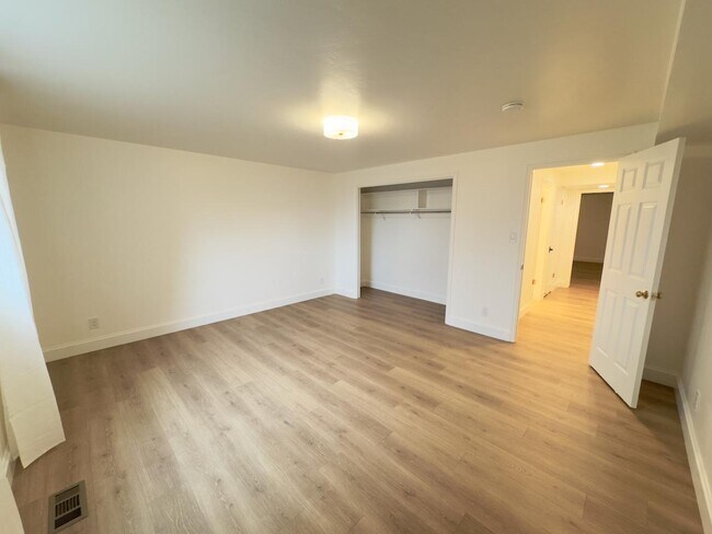 Building Photo - 3207 Apache Ln