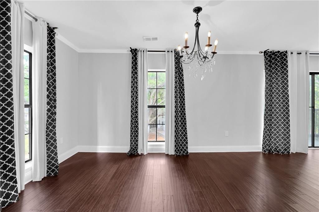 Building Photo - 1104 Pine Heights Dr NE