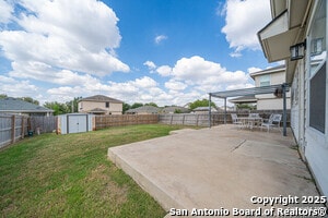 Building Photo - 423 Golden Walk