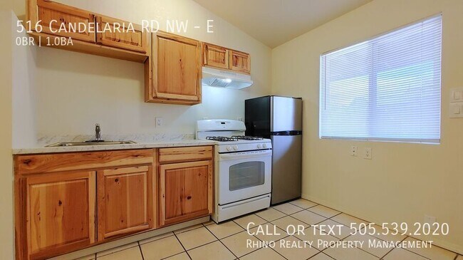 Building Photo - 516 Candelaria Rd NW