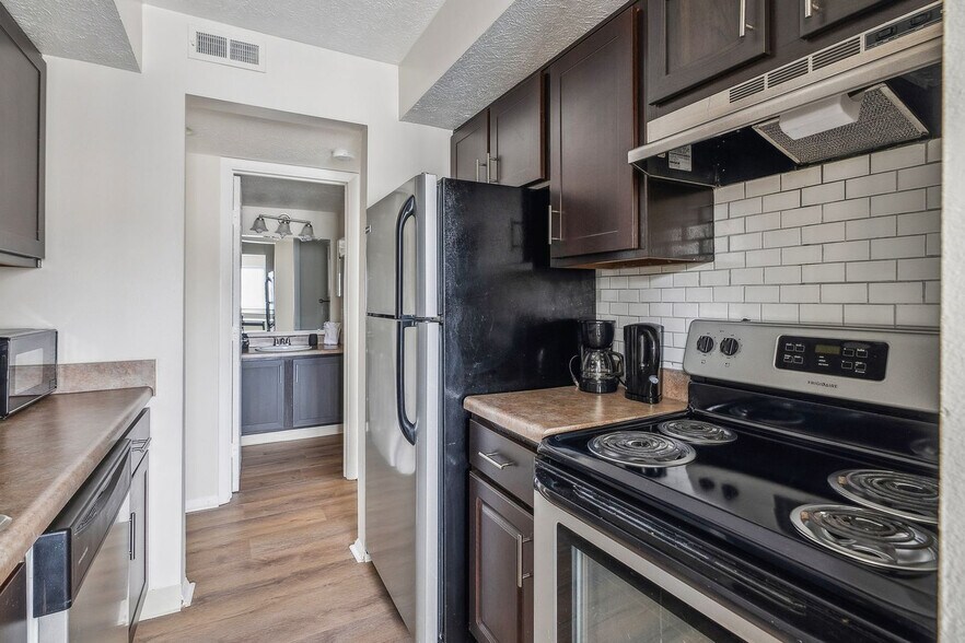 Building Photo - 8241 Chinook Pl