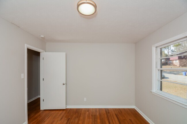 Building Photo - 3237 Barksdale Rd