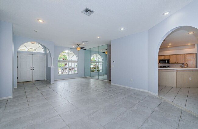 Building Photo - Pool Home in Trinity!