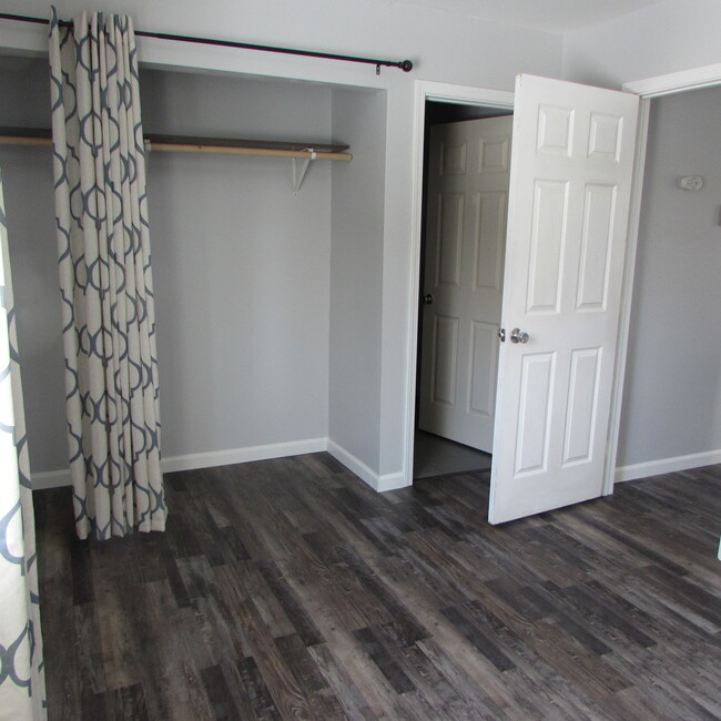 Upstairs bedroom closet, bathroom door, hallway door - 3565 N Tamar Rd