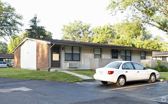 Primary Photo - Meadowood Apartments
