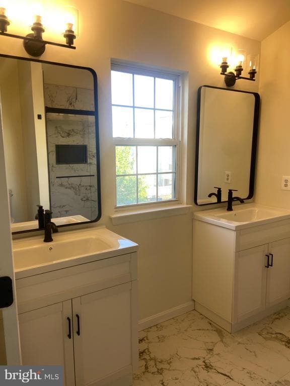 Building Photo - 42888 Golf View Dr