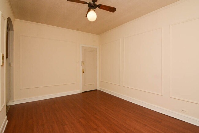 Building Photo - 2832 N Burling St