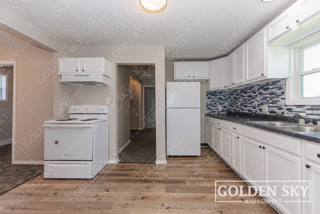 Building Photo - 3013 S Pershing Dr