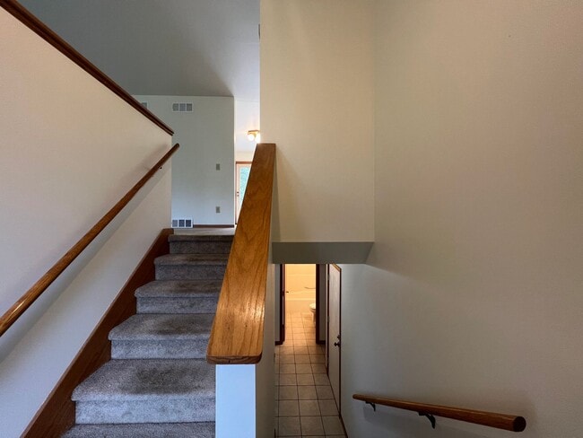 Building Photo - Lacy Road Duplex