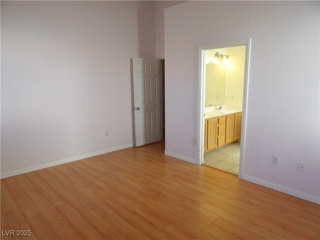 Building Photo - 8765 Villa Alex Ave