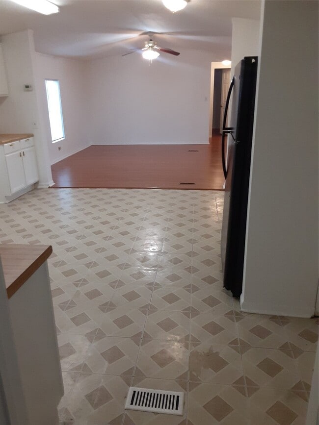 Building Photo - 4209 Wells Dr