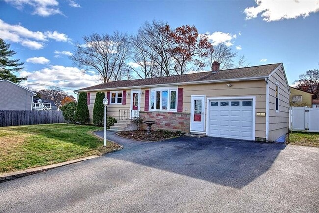 Building Photo - 138 Youngs Ave