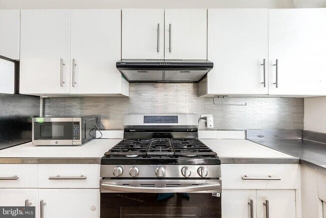 Building Photo - 10650 Weymouth St