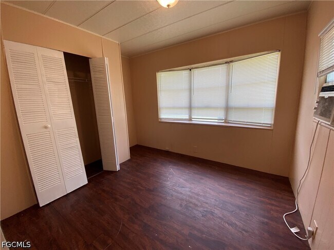 Building Photo - 2211 Cantor Ln