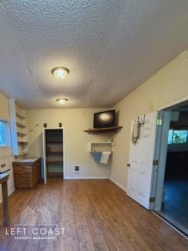 Building Photo - 6215 NE Oar Dr