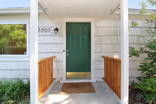 Building Photo - Meticulously Remodeled Milwaukie Bungalow on Large Lot with Gardens & Garage