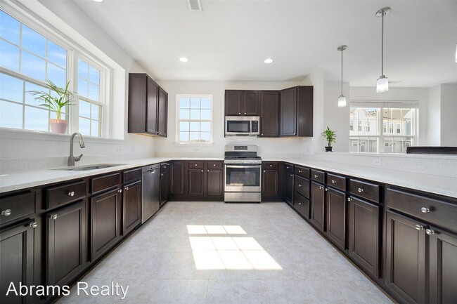 Primary Photo - 3 br, 2.5 bath House - 4164 Beckenham Blvd