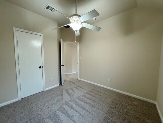 Building Photo - One-story brick home in popular Stoneridge Subdivision!