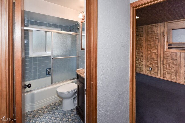 Building Photo - 21775 Hillsdale Ave