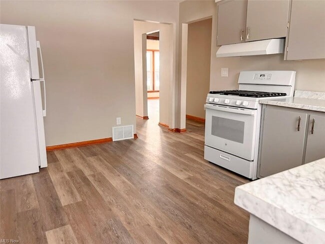 Building Photo - 1312 W 37th St