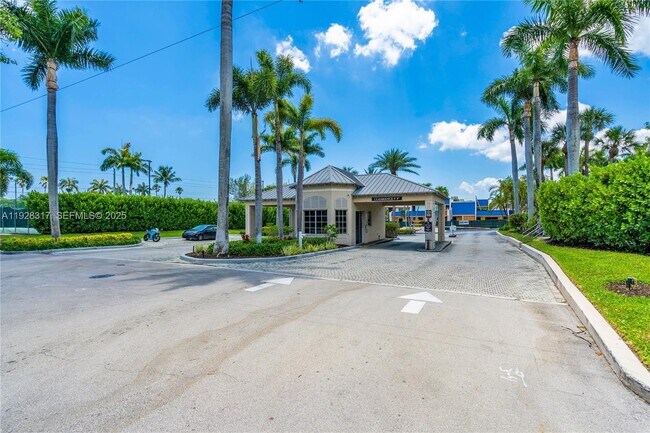 Building Photo - 12 Royal Palm Way