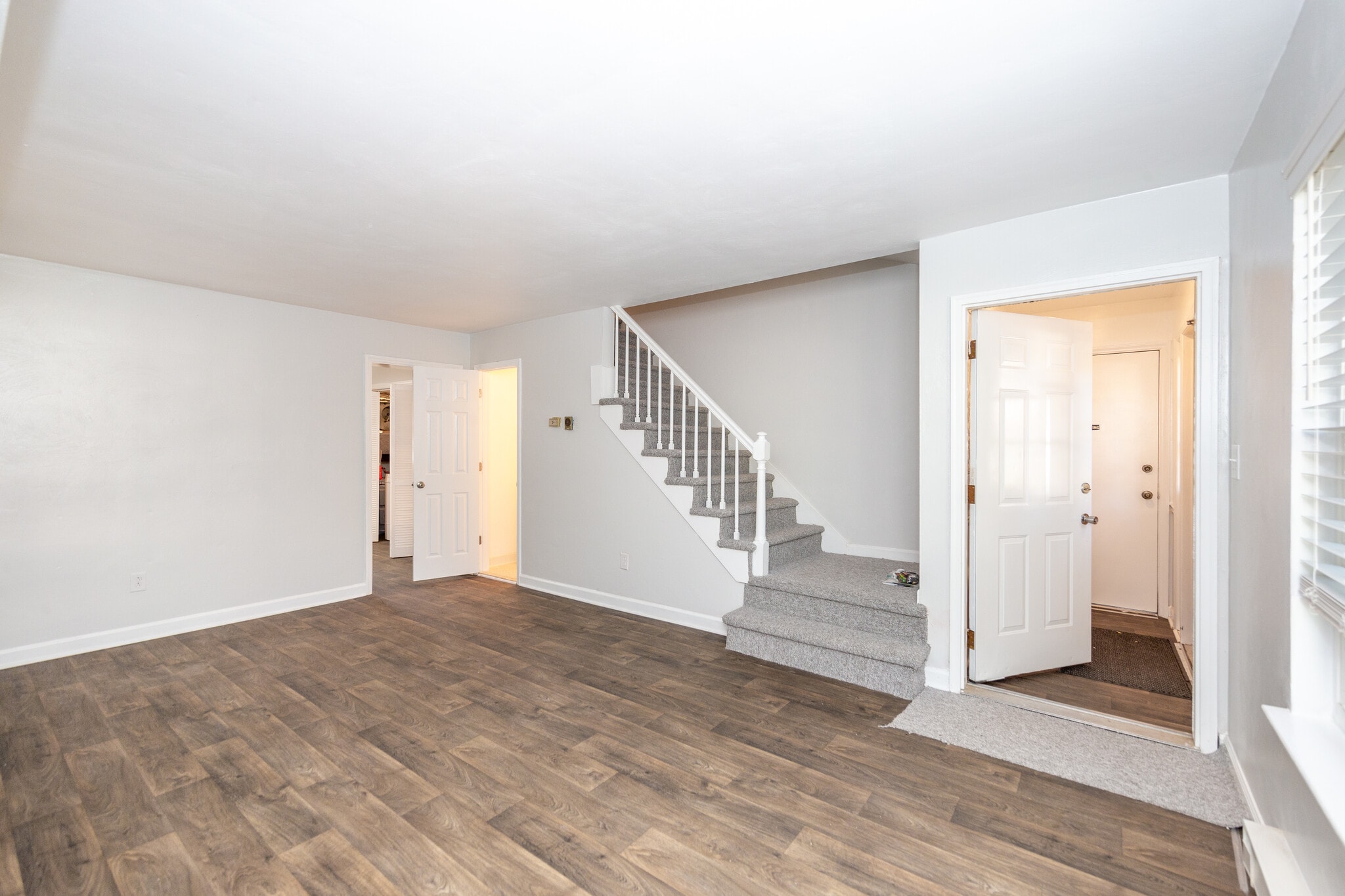 Building Photo - 9392 Pine Tree Rd