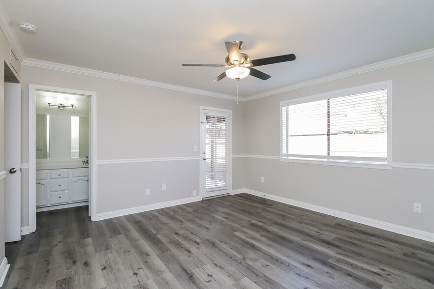 Building Photo - 440 E San Pedro Ave